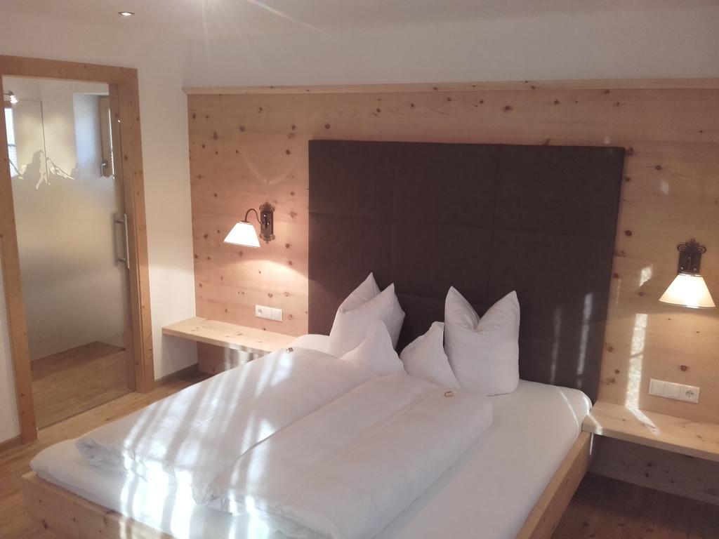 Tirol Appartement Haus Zillertal Целль-ам-Ціллер Номер фото