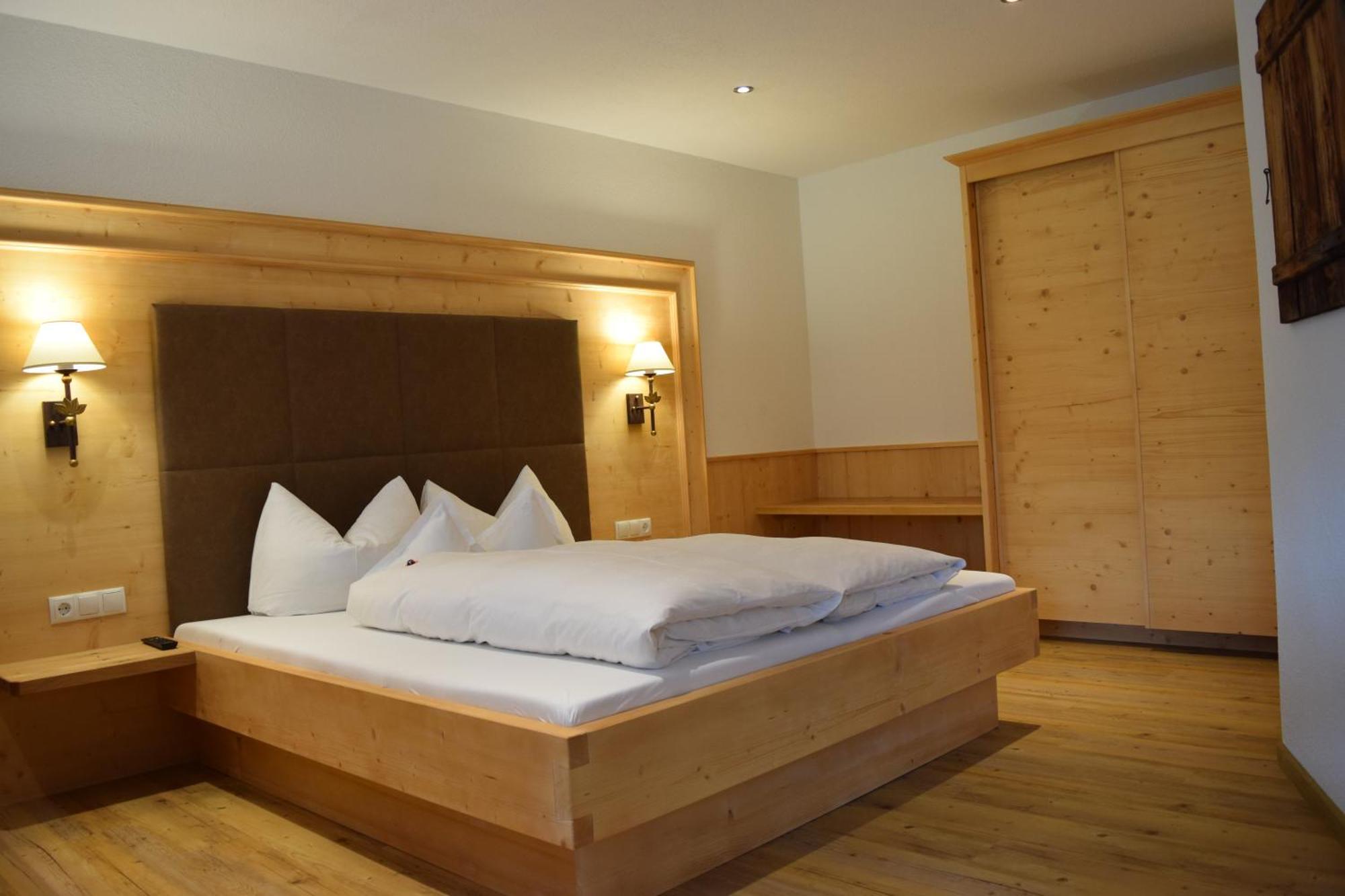 Tirol Appartement Haus Zillertal Целль-ам-Ціллер Номер фото