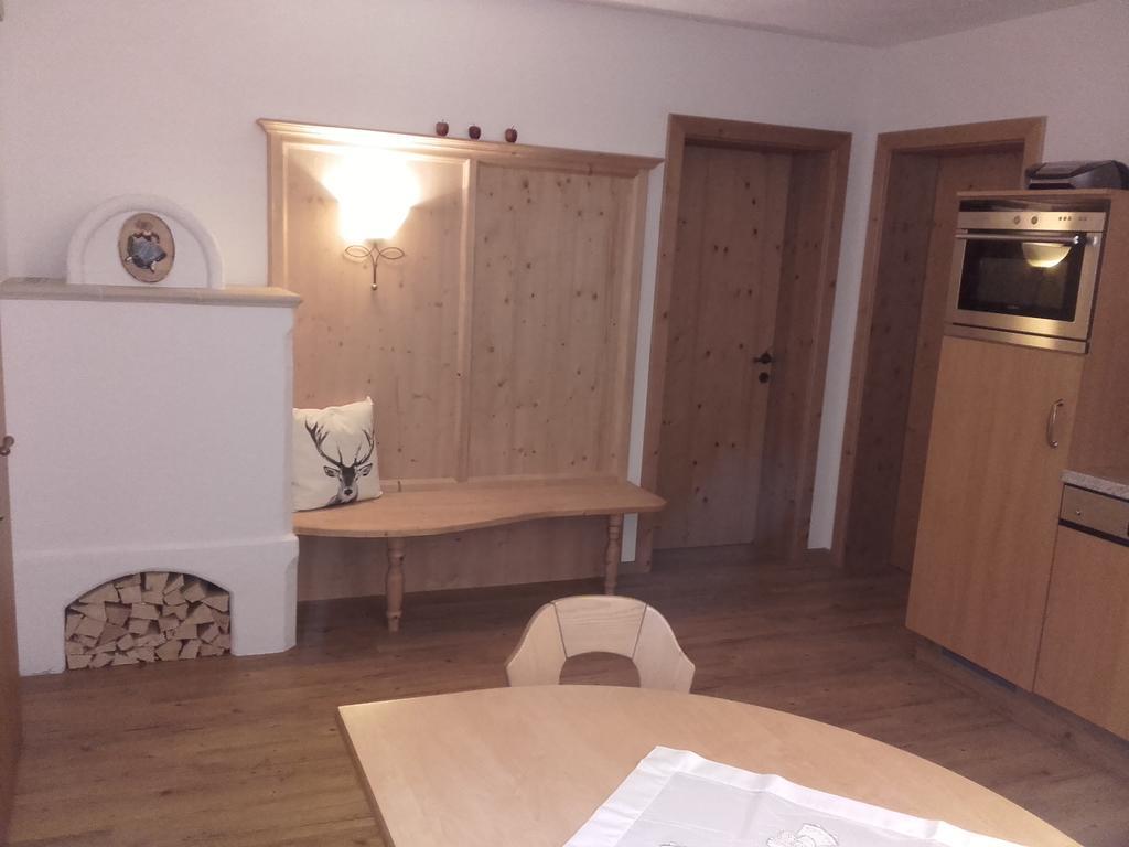 Tirol Appartement Haus Zillertal Целль-ам-Ціллер Номер фото