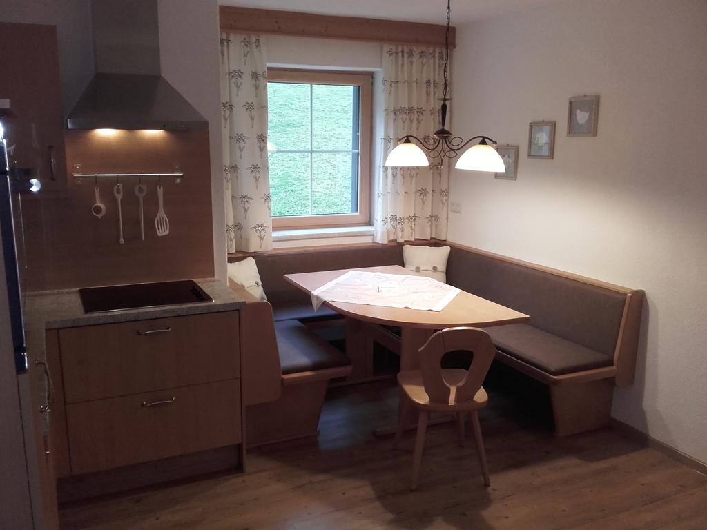 Tirol Appartement Haus Zillertal Целль-ам-Ціллер Номер фото